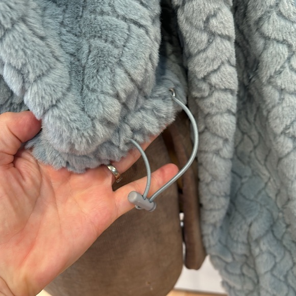 Crave Fame light blue soft fleece 2 piece jogger pants and crop jacket set - Picture 6 of 15